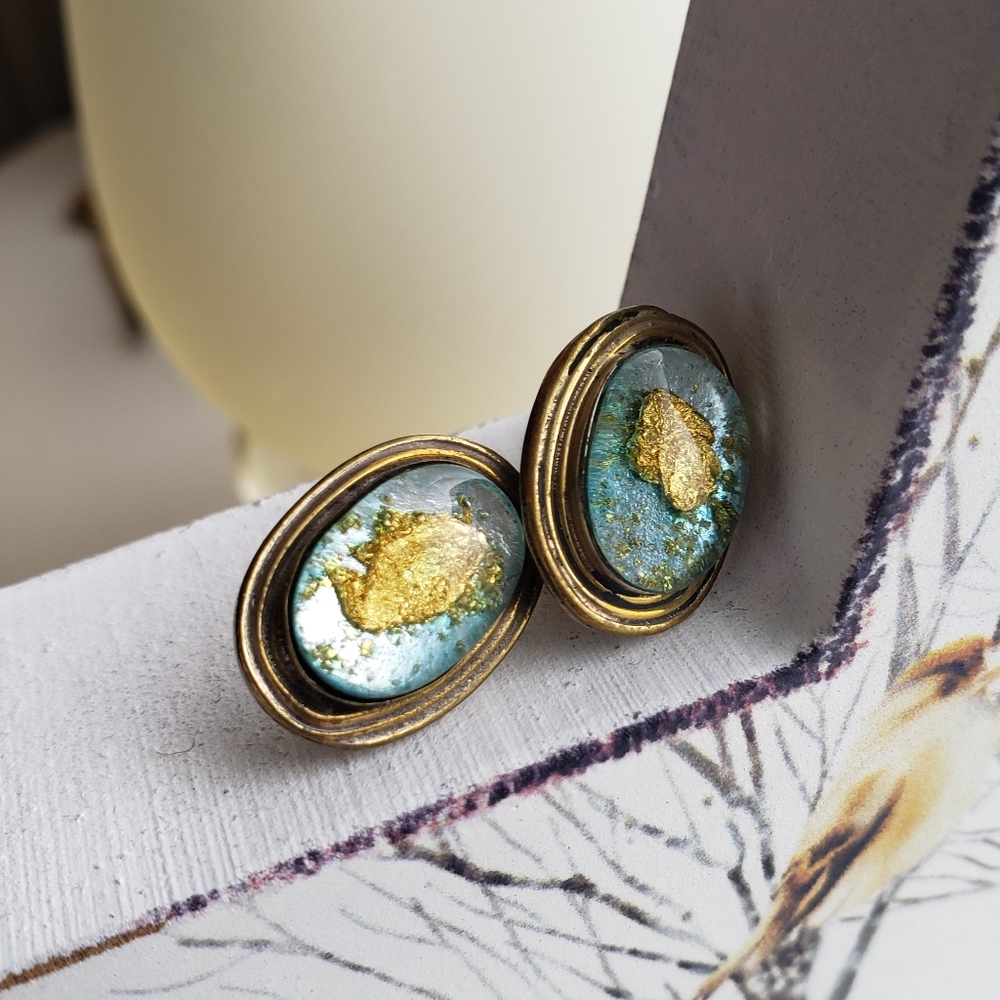 Vintage Elegant Gold and Blue Oval Earrings